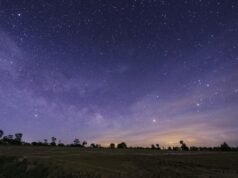為什麼夜空中的星星看起來顏色不一樣?