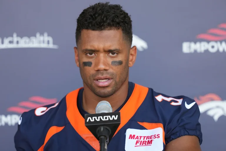 拉塞爾威爾遜 (Russell Wilson) 在 14 個 NFL 賽季後做出了職業生涯決定