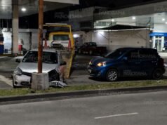 貝爾格拉諾大街發生嚴重車禍:司機失去控制,撞上另一輛車並撞上一根柱子