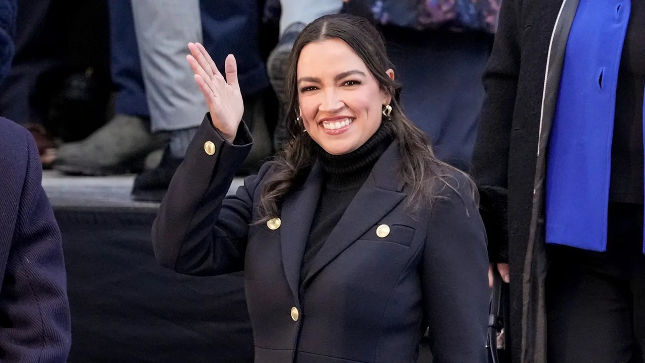AOC 在初選取得進展後拒絕取消參議院競選資格