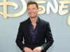 西克雷斯特 (Ryan Seacrest) 在法國與神秘女子共進晚餐