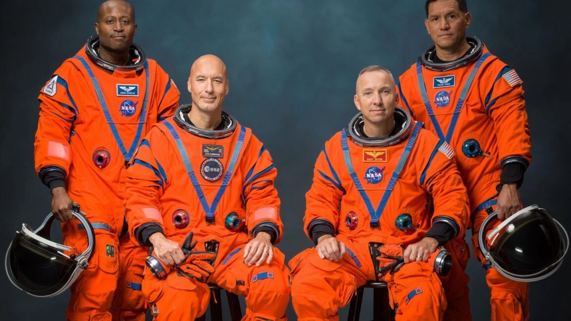 NASA 為阿耳忒彌斯 III 分配機組人員，制定積極的飛行時間表