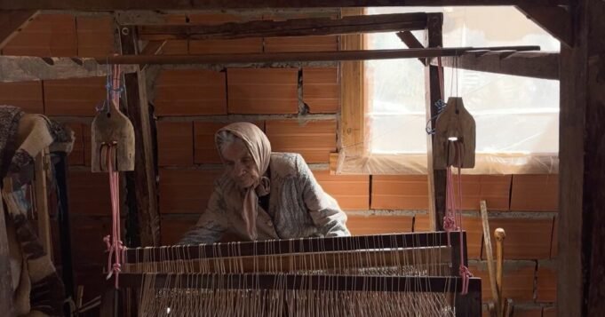 artofcraft-weaver-Loom1-vidcover-fhgm-facebookJumbo.jpg