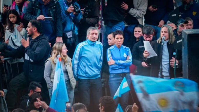 banderazo-cristina-libre-556754-150828.jpg