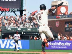 77 歲巨人隊接球手以令人難以置信的假摔發揮引發 MLB 有史以來最偉大的複出