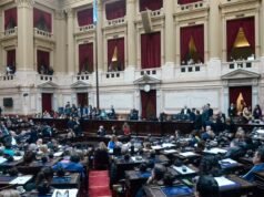 反對派要求召開議員特別會議質詢曼努埃爾·阿多尼