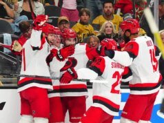 教練羅德布林德阿穆爾 (Rod Brind’Amour) 帶領颶風隊奪得史丹利杯,創造了歷史。