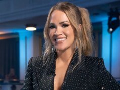 嘉莉安德伍德 (Carrie Underwood) 在田納西州的家中展示了愛國的美國國旗。