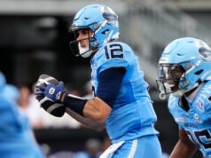 查德凱利 (Chad Kelly) 在阿爾戈斯 (Argos) 戰勝紅黑隊 (Redblacks) 的比賽中投出 4 次達陣和 4 次攔截