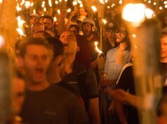 共和黨眾議員馬克哈里斯 (Mark Harris) 呼籲財政部取消 SPLC 的免稅地位。
