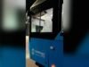 一輛公共汽車在行駛途中破壞了市政府的電纜