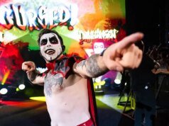 WWE 明星丹豪森在“Raw”期間自稱為英國首相
