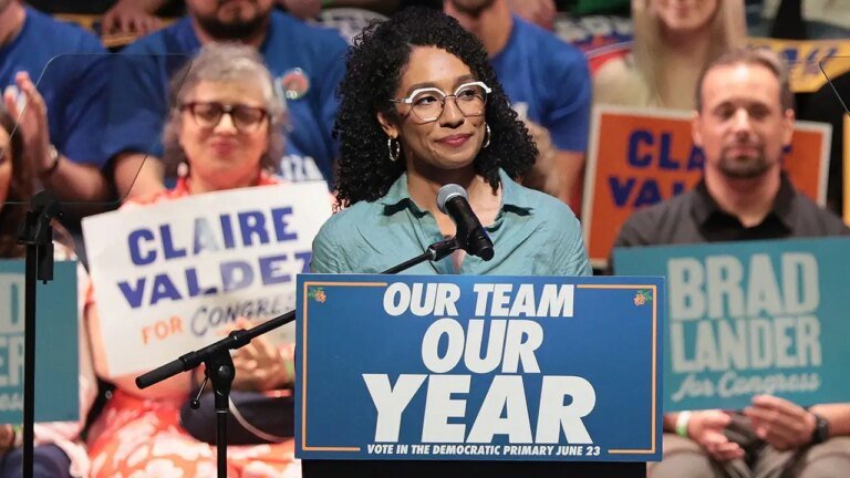 比爾馬赫 (Bill Maher) 呼籲將達裡亞麗莎阿維拉謝瓦利埃 (Darializa Avila Chevalier) 移出監獄。