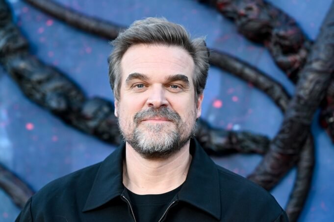 david-harbour-talks.jpg