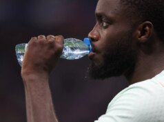 國際足總 (FIFA) 在 2026 年世界盃上首次在上下半場強制實施斷水。