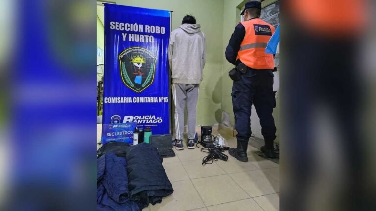 他們逮捕了一名 24 歲的年輕人，並從 Textil 社區的一所房子裡追回了贓物