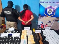 他們破獲了一起毒品交易並逮捕了一名男子