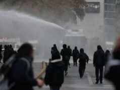 影片:智利在反對教育適應的遊行中學生和警察之間發生衝突