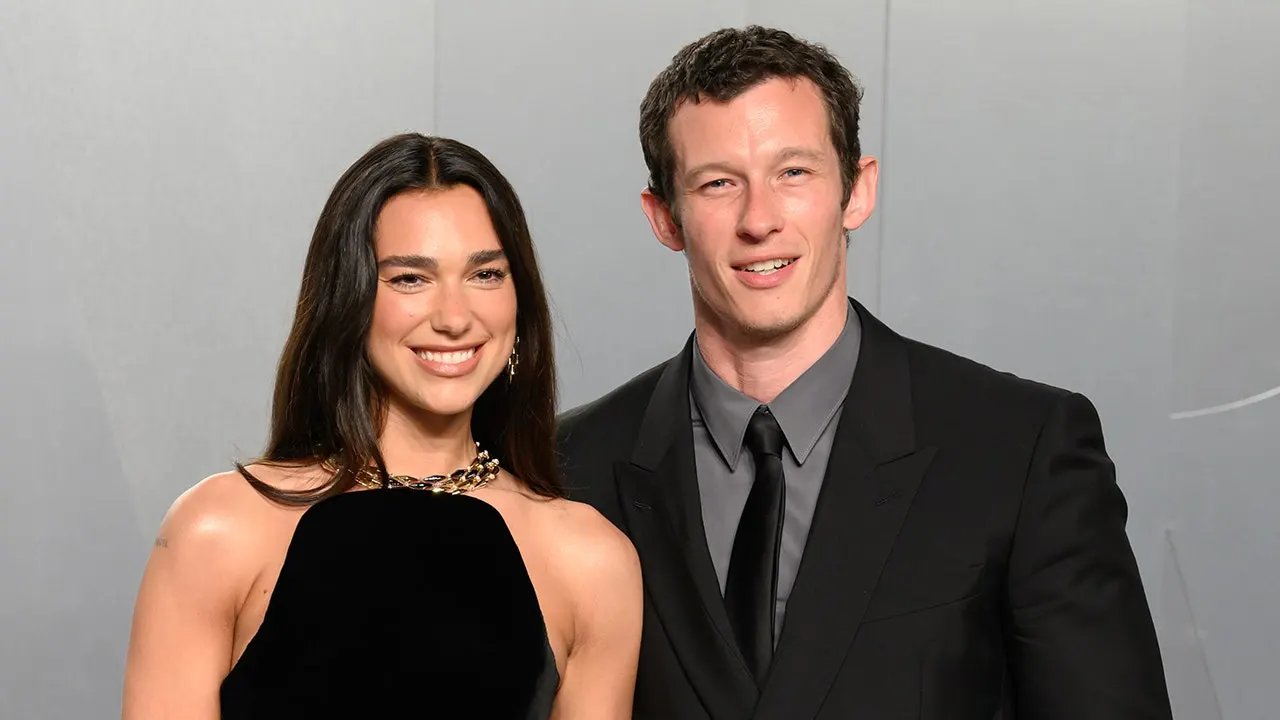 杜阿·利帕 (Dua Lipa) 與卡勒姆·特納 (Callum Turner) 在義大利度蜜月時展現比基尼身材。