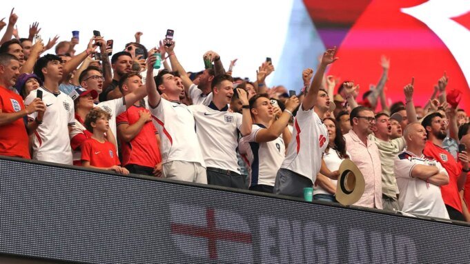 english-soccer-fans.jpeg