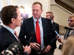 參議員 Eric Schmitt 的撥款為 ICE 在庇護城市的逮捕提供 3.5 億美元。