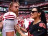 NFL 妻子克萊爾·基特爾 (Claire Kittle) 在流行文化中的地位不斷上升。令人難以置信的帶回家和肉!