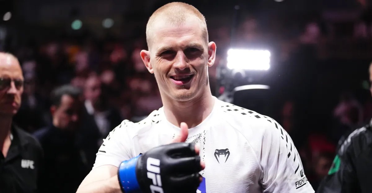 伊恩·馬查多·加里 (Ian Machado Gary) 在 UFC 330 冠軍爭奪戰前與埃迪·赫恩 (Eddie Hearn) 簽約