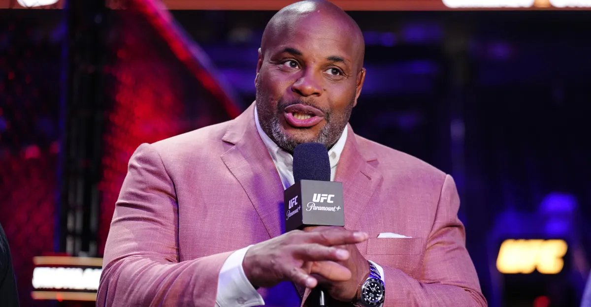 丹尼爾·科米爾 (Daniel Cormier) 解釋了為什麼如今越來越少的美國摔角手轉向綜合格鬥 (MMA)