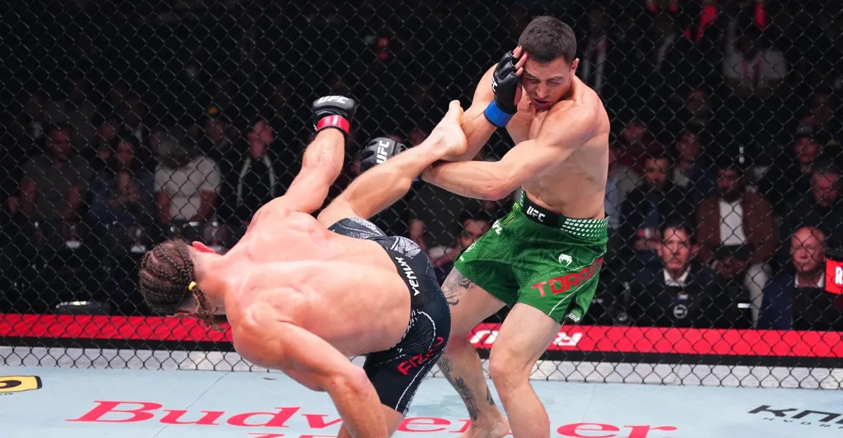 UFC巴庫賽果：拉斐爾費吉夫在主賽事中以凶狠的輪踢擊倒曼努埃爾托雷斯