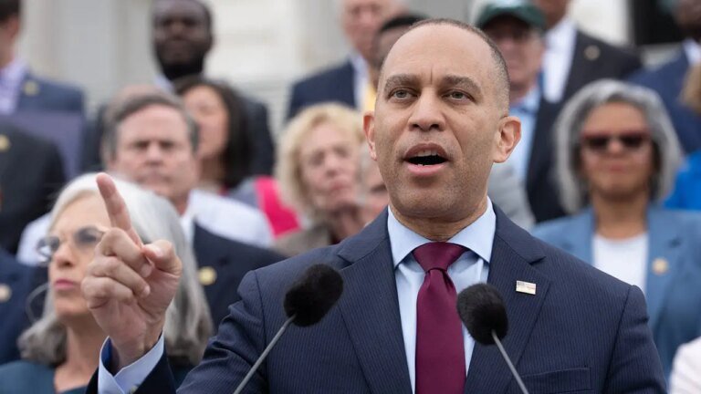哈基姆·傑弗里斯 (Hakeem Jeffries) 對在紐約接受 DSA 支持的提名人進行了反擊