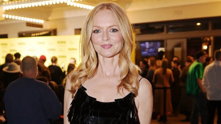 海瑟·格拉漢姆 (Heather Graham) 在法國“白蓮花”之旅中身著比基尼