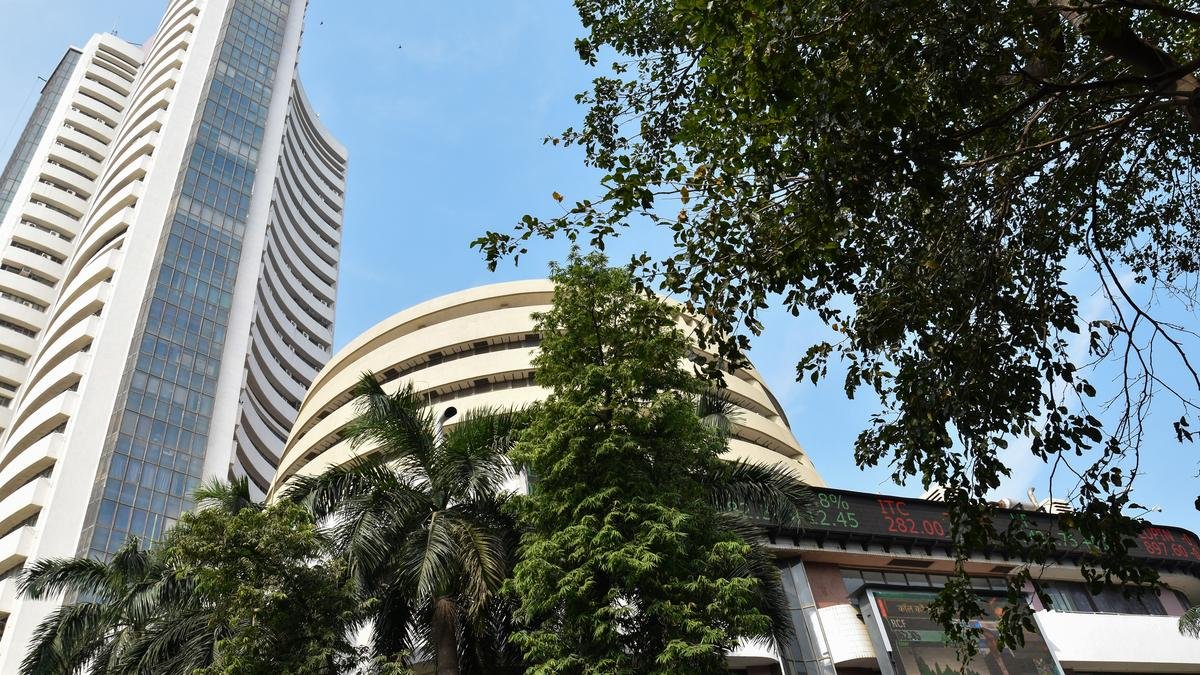原油價格走軟提振市場； Sensex 上漲 790 點
