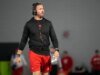 布萊恩哈特萊恩 (Brian Hartline) 透露,妻子在瑞恩戴 (Ryan Day) 退出俄勒岡州立大學 (OSU) 並獲得 2100 萬美元薪水的過程中發揮了重要作用