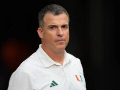 馬裡奧·克里斯托瓦爾 (Mario Cristobal) 承認為了在邁阿密工作一小時 1 美元而放棄了最喜歡的工作:“驚慌失措地醒來”