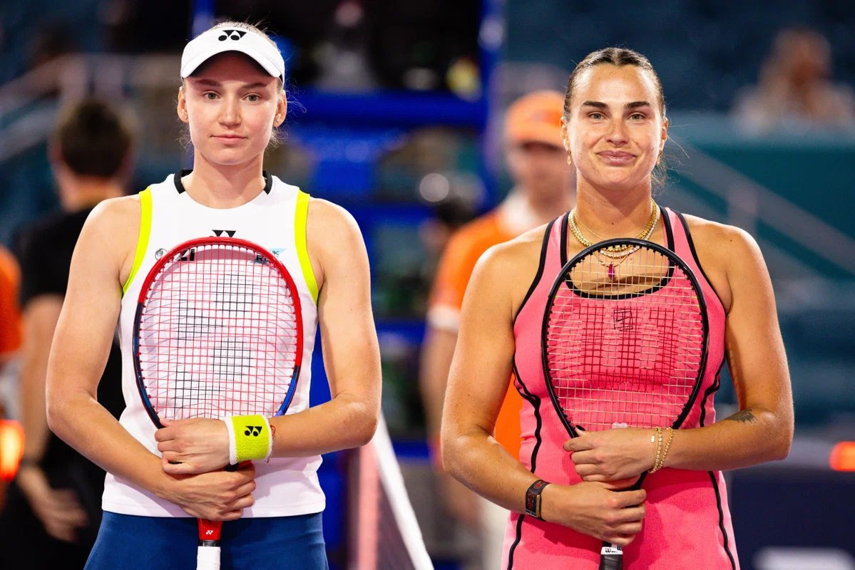 阿里娜·薩巴倫卡 (Arina Sabalenka) 在草地賽場上面臨來自埃琳娜·雷巴基娜 (Elena Rybakina) 的排名威脅
