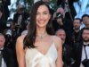伊琳娜謝克 (Irina Shayk) 在 Instagram 上赤裸上身拍攝全新 Haikure 合作作品