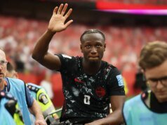伊斯梅爾·科內 (Ismael Kone) 在加拿大 6-0 戰勝世界杯的比賽中腿部嚴重受傷。