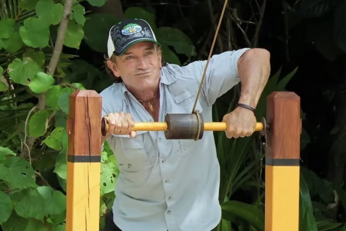 jeff-probst-Survivor-50-012326-c4a86d22d7294980831246e99d02eda5.jpg