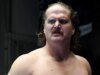 喬多林 (Joe Doering),職業摔角明星,因患腦癌去世,享年 44 歲。