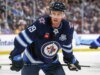 喬納森·托斯 (Jonathan Toews) 在 16 個 NHL 賽季和 3 屆斯坦利杯冠軍後正式退役。