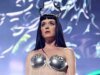 凱蒂佩芮 (Katy Perry) 被迫取消了在比利時音樂節的演出,然後才登上舞台。