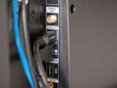 了解哪些內容應該插入電視 USB 端口,哪些內容不應該插入