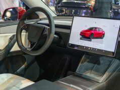 特斯拉就涉及全自動駕駛的致命行人撞車事故達成和解