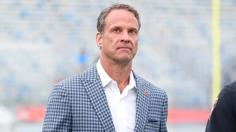 Ole Miss QB Trinidad Chambliss 不同意 Lane Kiffin 關於牛津種族主義的說法。