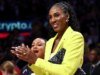 麗莎·萊斯利 (Lisa Leslie) 表示,在阿麗莎·托馬斯 (Alyssa Thomas) 用拳頭擊打凱特琳·克拉克 (Caitlin Clark) 的脖子後,WNBA 官員「必須做得更好」。