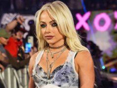 WWE 的 Liv Morgan 在比基尼賽季中名列前茅,艾米麗伊麗莎白 (Emily Elizabeth) 過著白日夢和吃肉的周末。