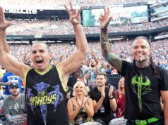 Hardys 在梯子賽中贏得了 TNA 雙打冠軍。伊斯蘭紀念日