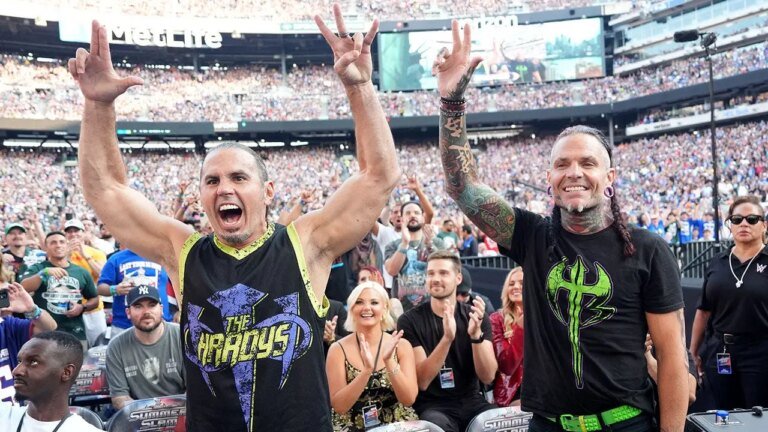 Hardys 在梯子賽中贏得了 TNA 雙打冠軍。伊斯蘭紀念日