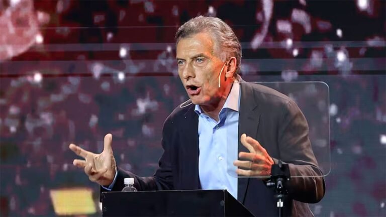 毛里西奧·馬克里 (Mauricio Macri) 在迭戈·桑蒂利 (Diego Santilli) 被任命為幕僚長後表示支持
