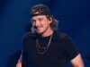 摩根沃倫 (Morgan Wallen) 在丹佛舞台上摔壞鋼琴後更新了鋼琴